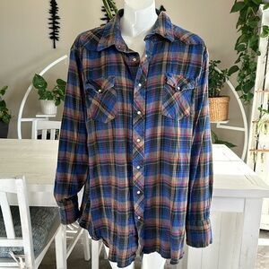 Vintage Y2K Men’s Wrangler plaid blue/tan button down flannel long sleeve shirt